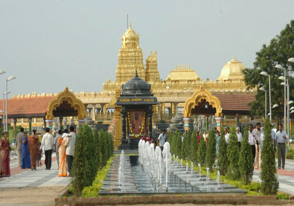 Sripuram Golden Temple in Vellore, Tamil Nadu – spiritual landmark dedicated to Goddess Mahalakshmi, built with gold-plated architecture and lush surroundings